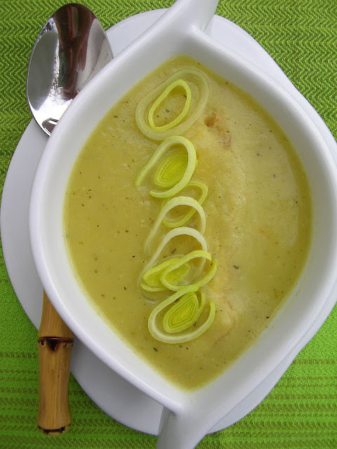 Krem z pora z tymiankiem i serowymi grzankami i przypomnienie o KONKURSIE