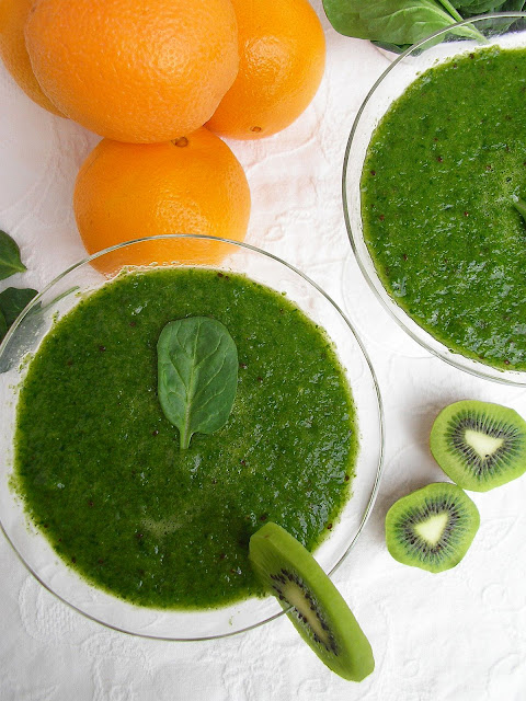 Zielony koktajl ze szpinakiem. Bomba witaminowa.