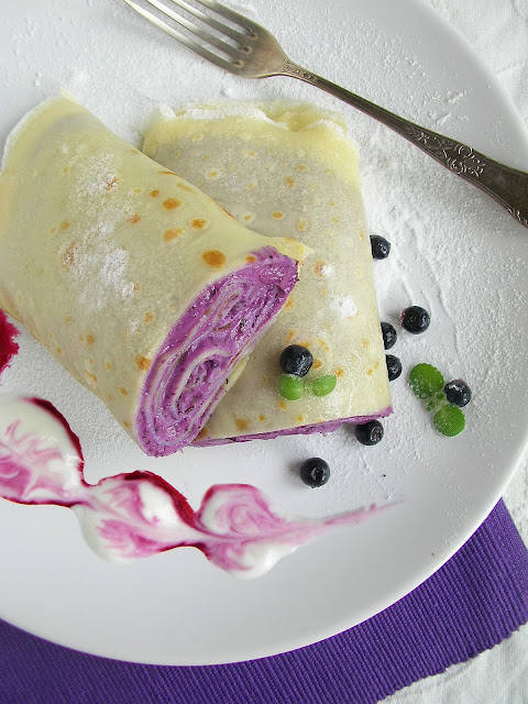 Smak dzieciństwa. Naleśniki z fioletowym twarogiem