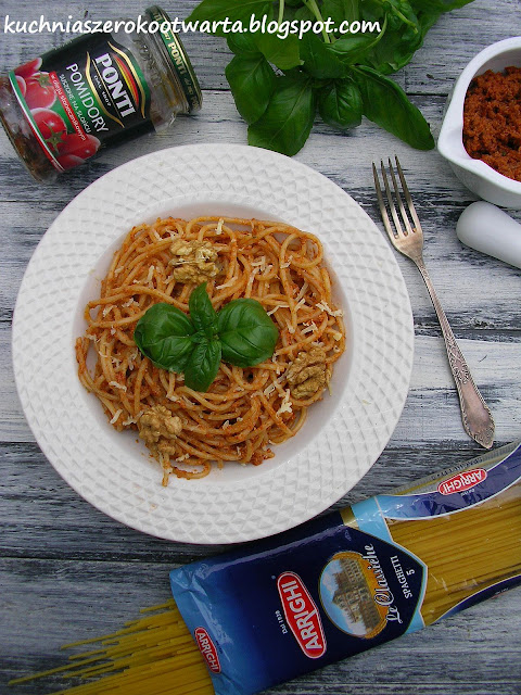 Spaghetti z pesto rosso czyli obiad w 15 minut
