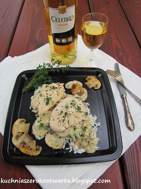 Pierś z kurczaka w pieczarkowym sosie z tymiankiem i Celebro France