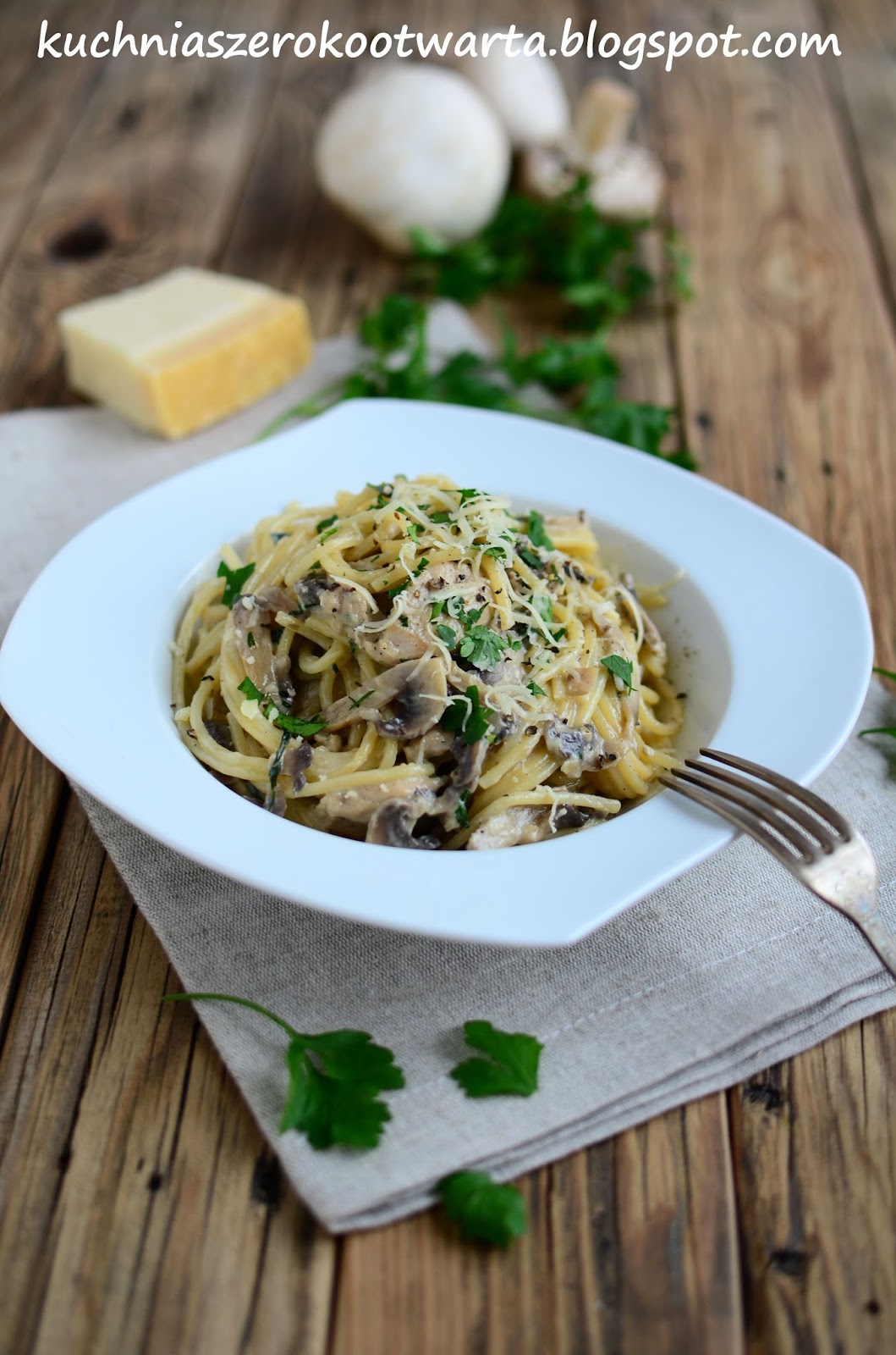 Spaghetti z pieczarkami i kurczakiem