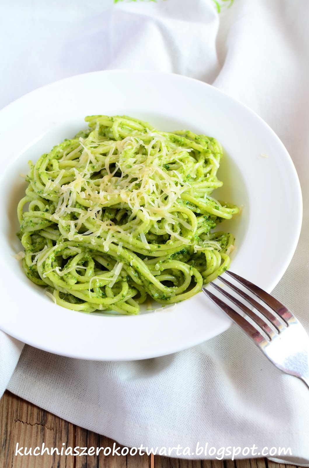 Spaghetti z pesto z jarmużu