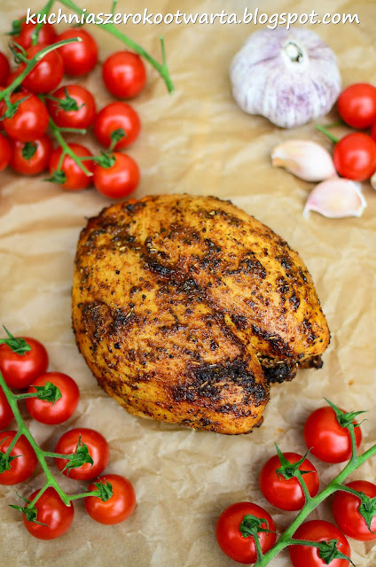 Fit! Aromatyczna i krucha pieczona pierś z kurczaka