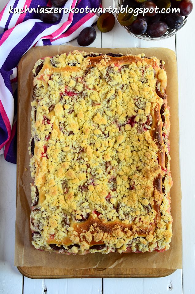 Ciasto drożdżowe ze śliwkami i kruszonką