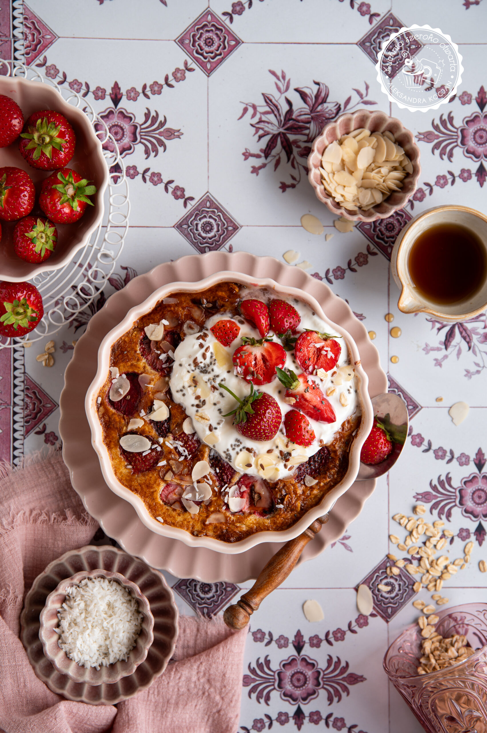 Pieczona owsianka z truskawkami
