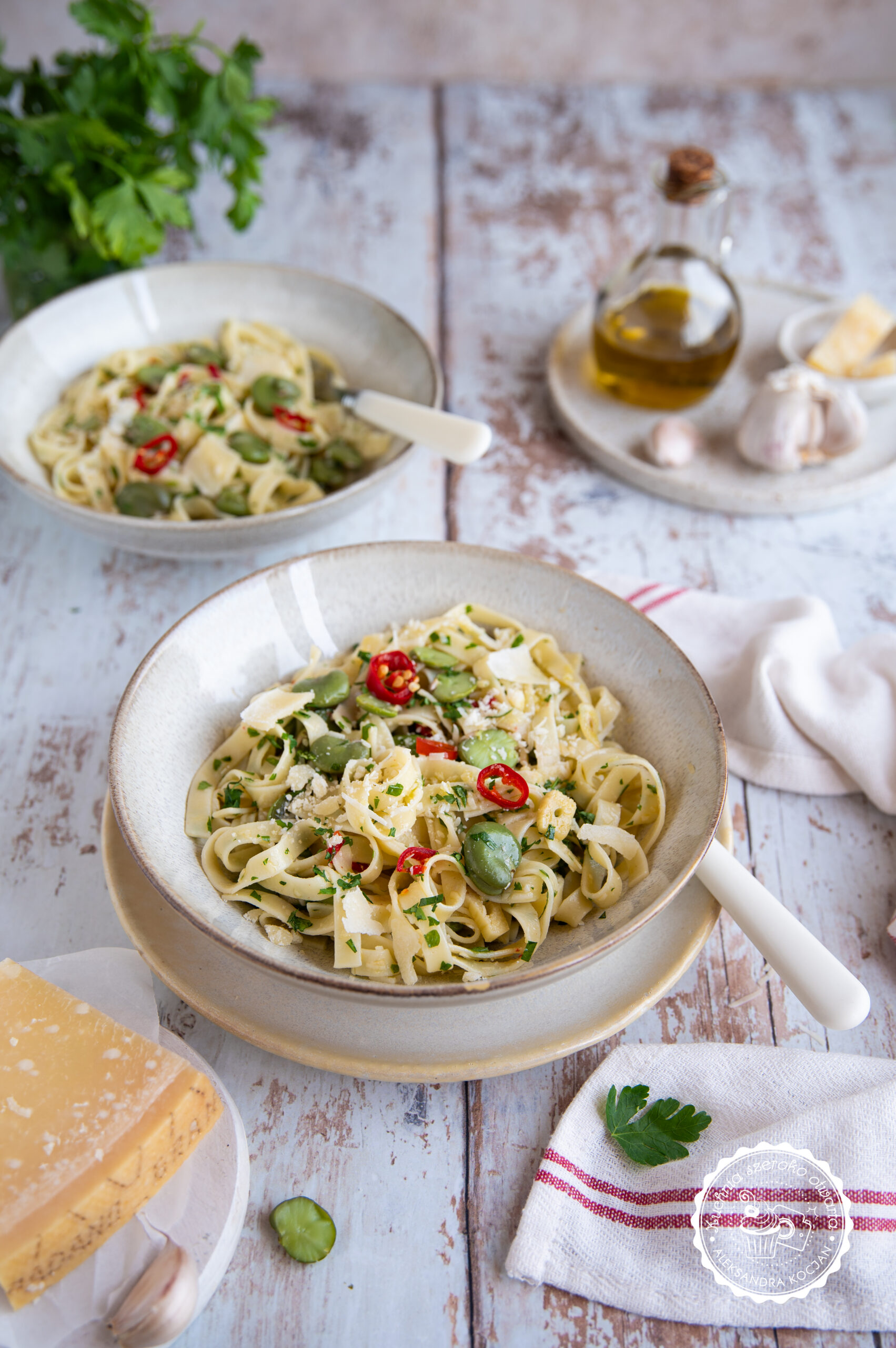 Tagliatelle z bobem, czosnkiem i chili